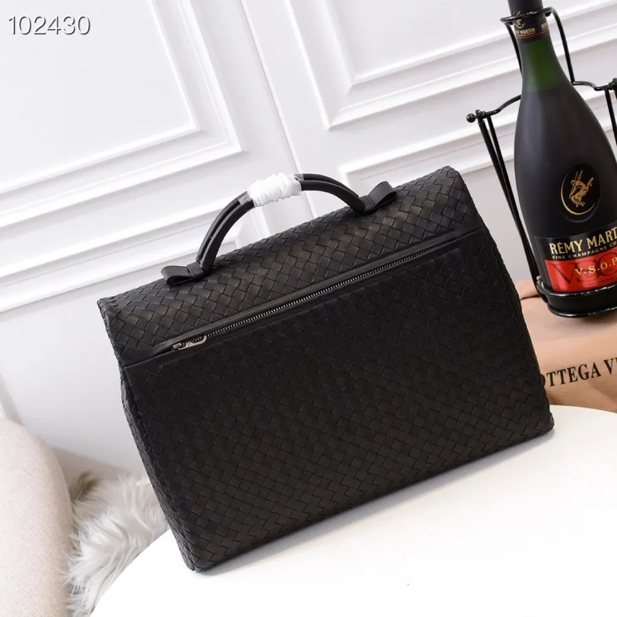 🎉🎉🎉BOTTEA VENETA Style No.: 171201# Material: Imported fetal cowhide hand-woven and made Specifications: Picture size BVBVBV